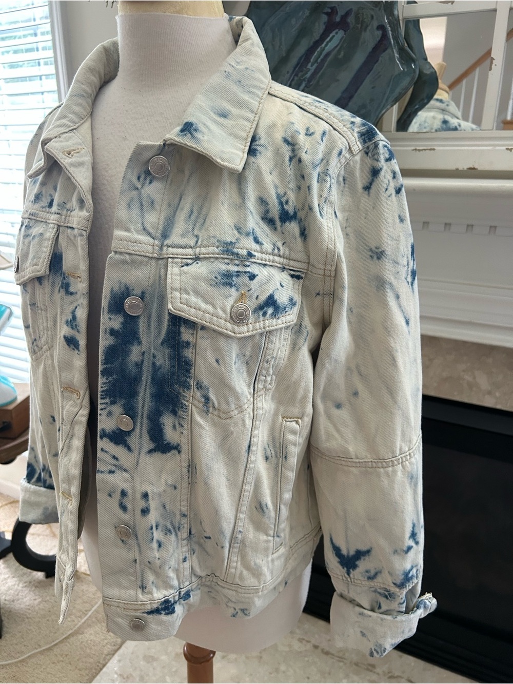 Free People Rumors Jones Tie-Dye Blue Colorway Denim Jacket - Picture 4 of 12
